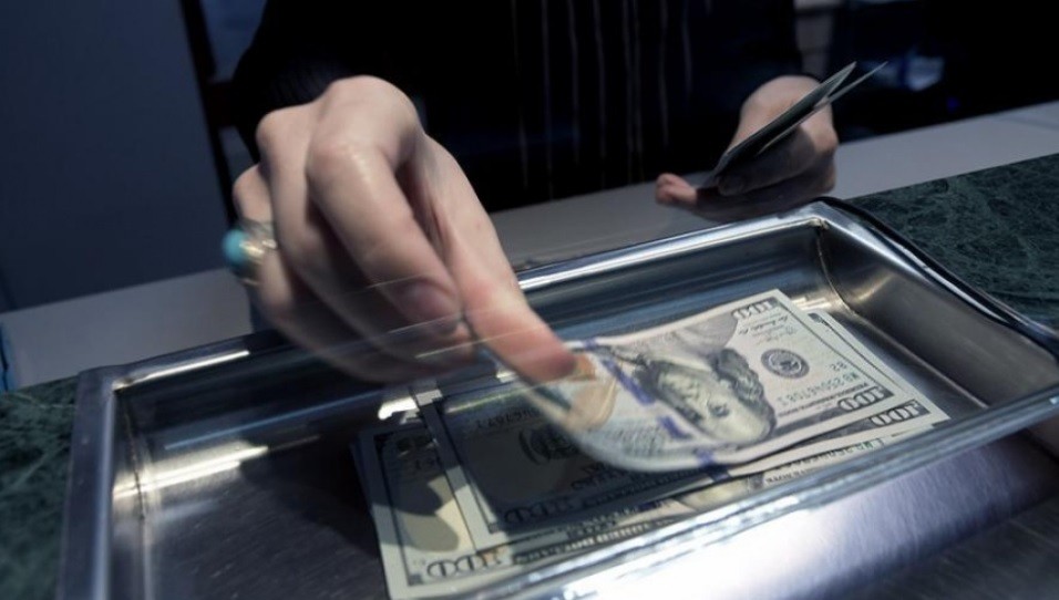 Otra escalada del dólar, supera los 42 pesos | Economía