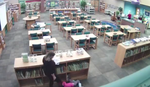 Video: despidieron a una maestra que le pegó una patada a una alumna de cinco años | Internacionales