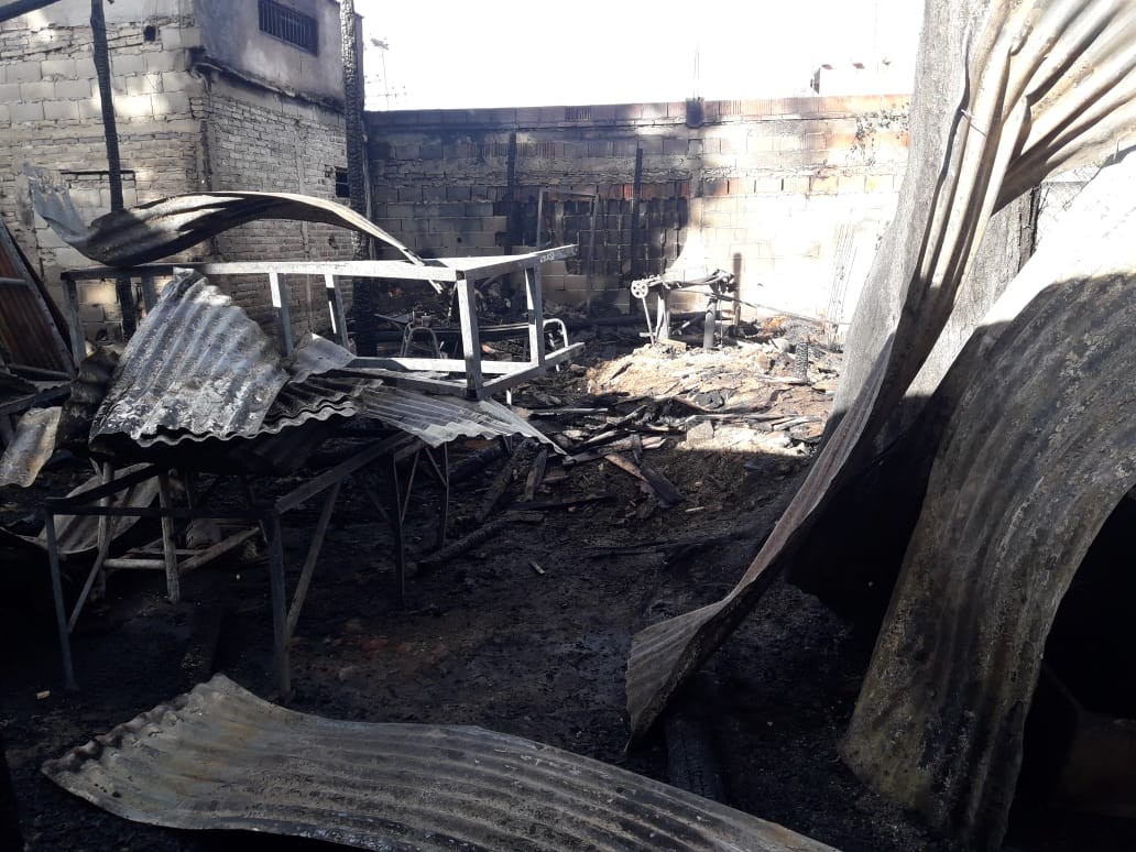 Agüello Lourdes: pérdidas totales tras incendiarse una carpintería | Córdoba