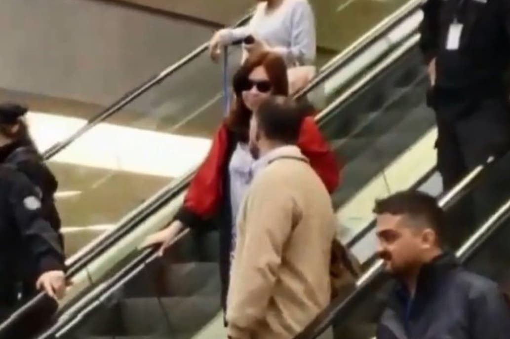 Regresó Cristina Fernández tras visitar a su hija en Cuba | Elecciones Legislativas 2021