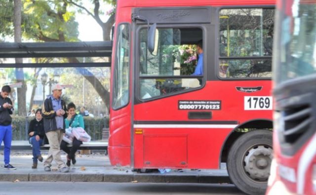 Los choferes levantaron el paro, el transporte es normal y el boleto aumentaría a 33 pesos | Córdoba