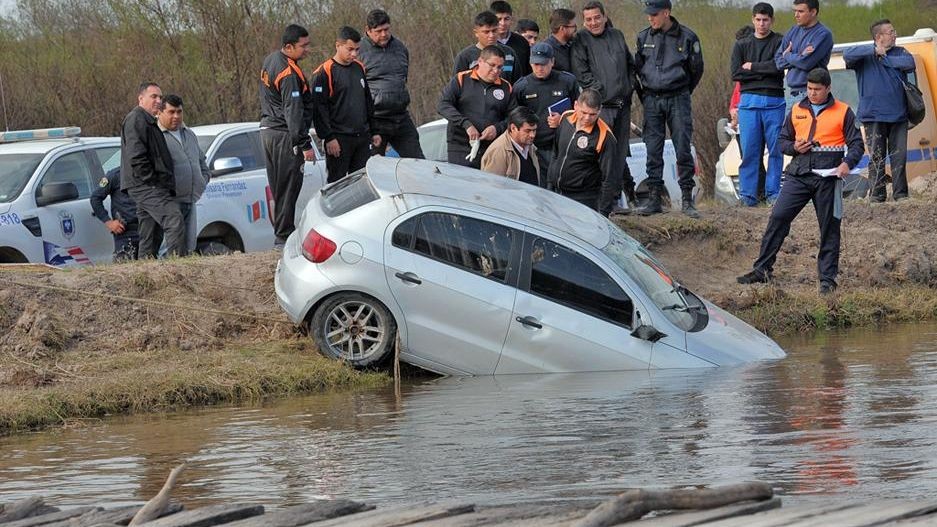 Manejaba ebrio, volcó en un canal y se olvidó a su amigo que murió ahogado | Actualidad