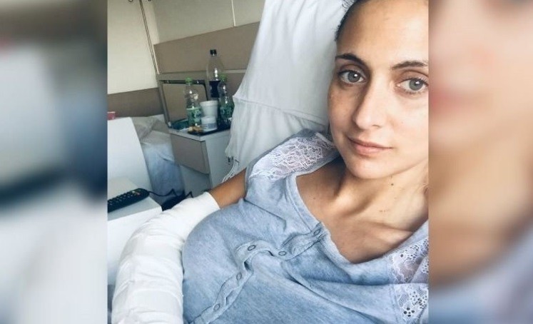 La mujer atacada por los ovejeros en la playa ya está en su casa | Actualidad