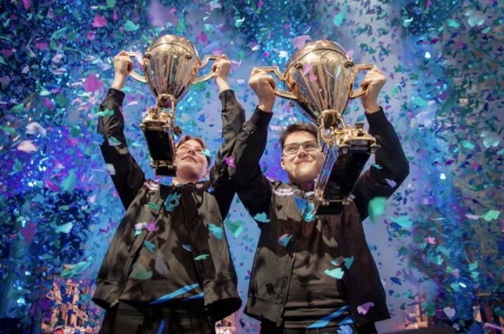 Tienen 16 años y son millonarios por ganar el mundial de Fortnite | Redes