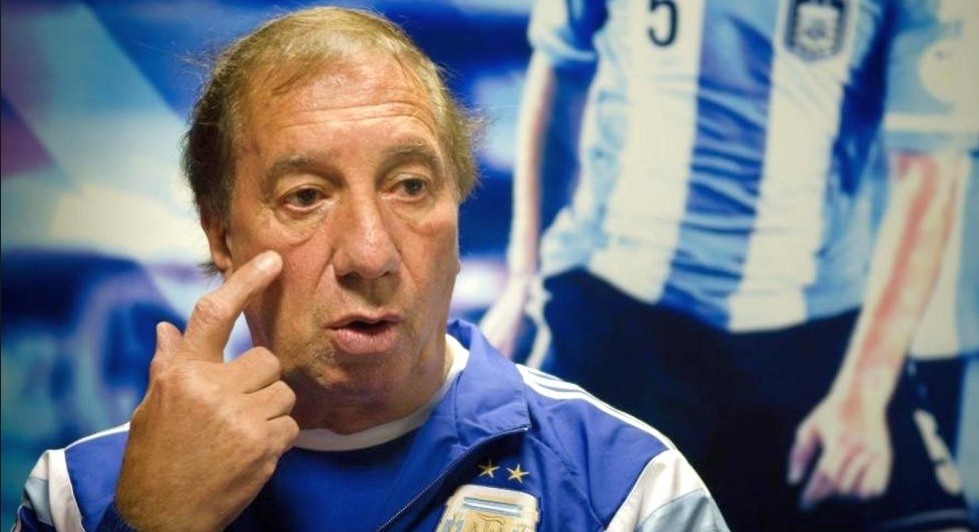 Carlos Bilardo mejora y fue pasado a terapia intermedia | Deportes