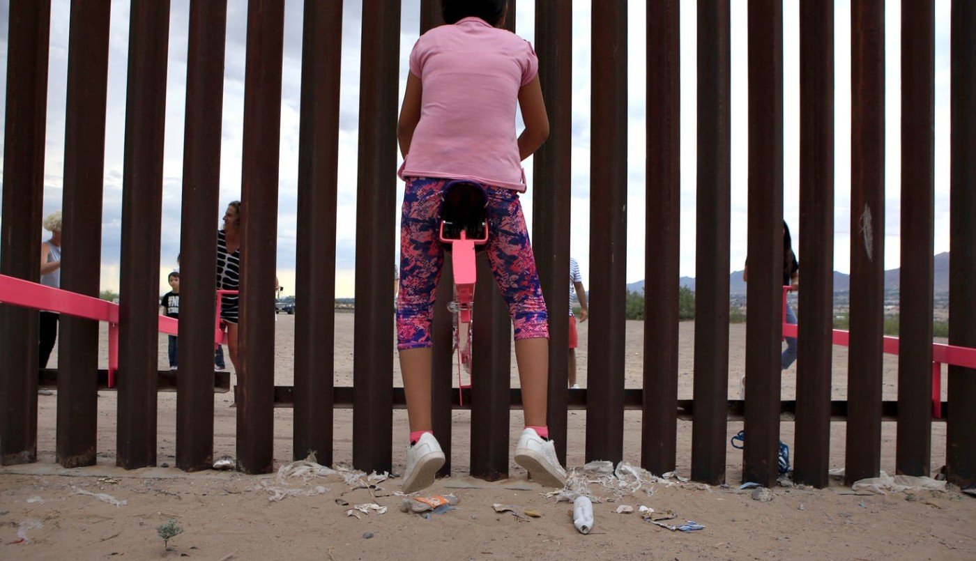 Instalan subibajas para jugar a ambos lados del muro entre Estados Unidos y México | Internacionales