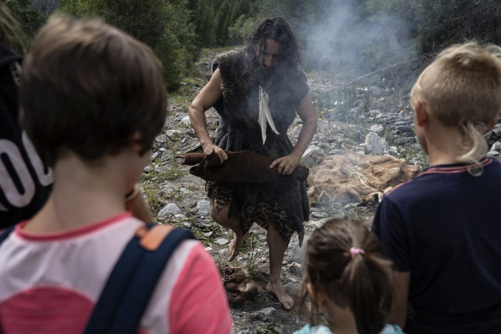 Antes era cocinero y ahora da cursos para enseñar a vivir como un neandertal | Curiosidades