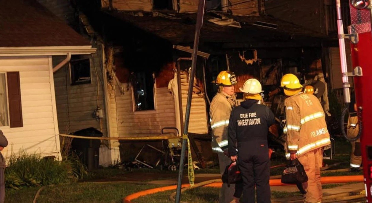 Un bombero perdió a sus cuatro hijos en un incendio mientras respondía una falsa alarma | Internacionales