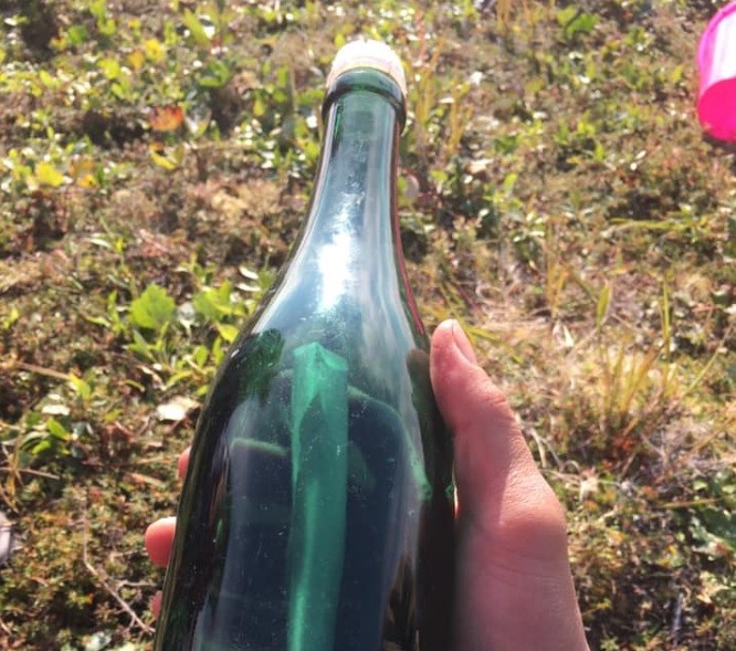 Mensaje del pasado: encontró una botella con un escrito de hace 50 años | Curiosidades