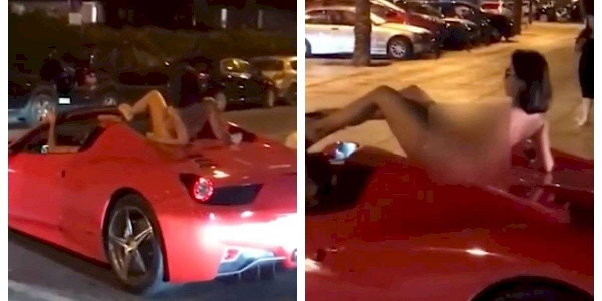 VIDEO: la mujer desnuda que recorre Ibiza sobre una Ferrari | Curiosidades