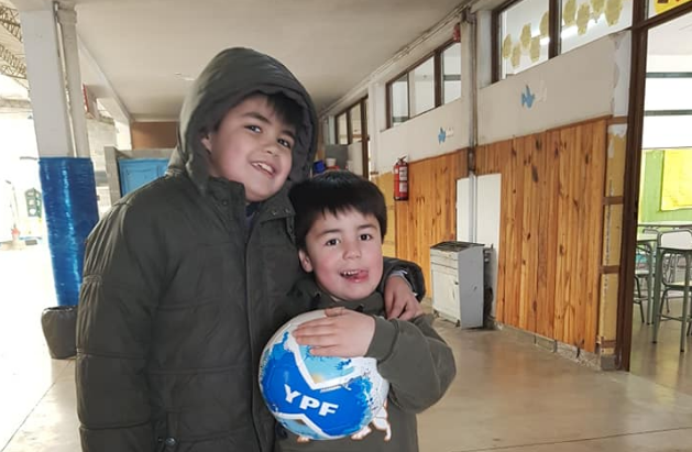 Tandil: Benicio hizo carteles para recuperar su pelota, se hizo viral y recibió una sorpresa | Redes