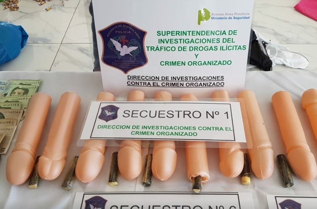 Cayó una banda de narcos peruana que escondía la cocaína en penes de plástico | Actualidad