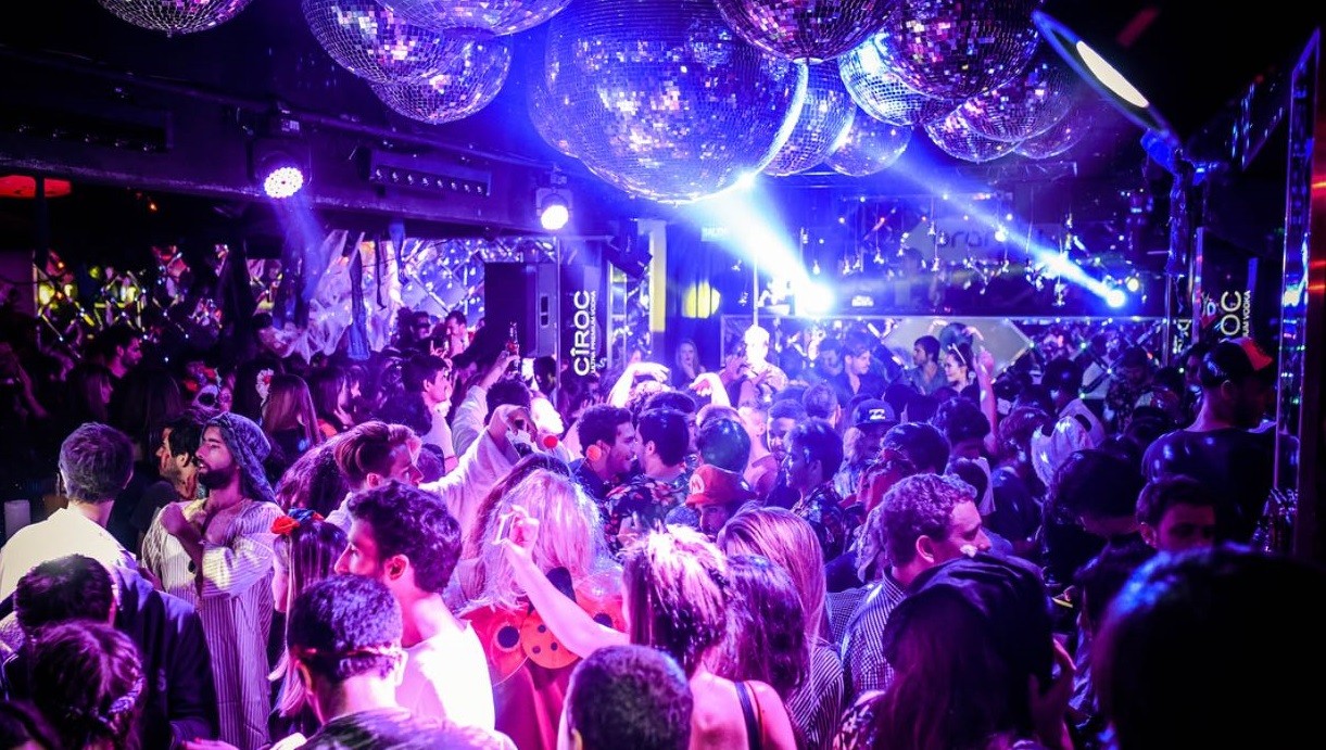 Dos chicas denuncian que un hombre les mordió la cola y un pecho en un boliche | Actualidad