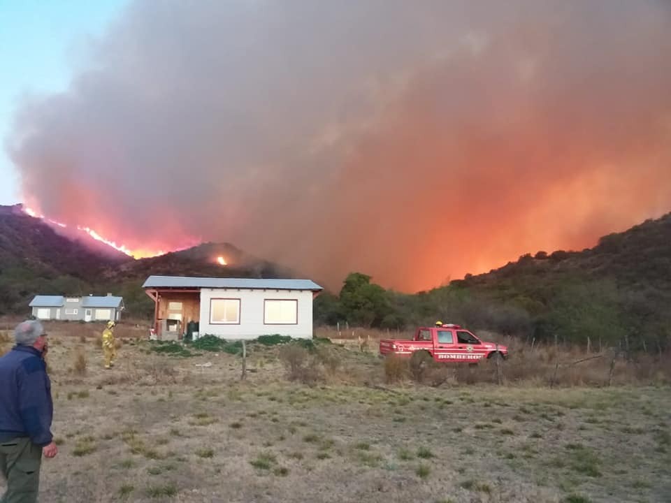 Bomberos combaten incendios en Salsacate | Córdoba