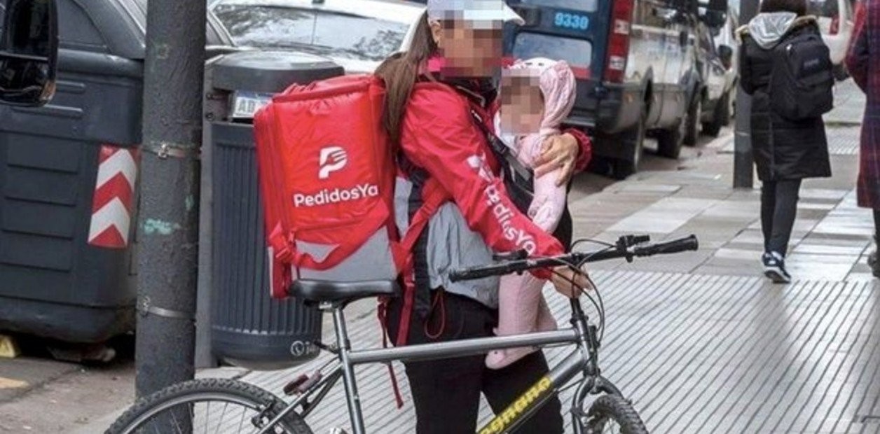 La historia detrás de la foto viral de la mamá de PedidosYa y su bebé | Actualidad