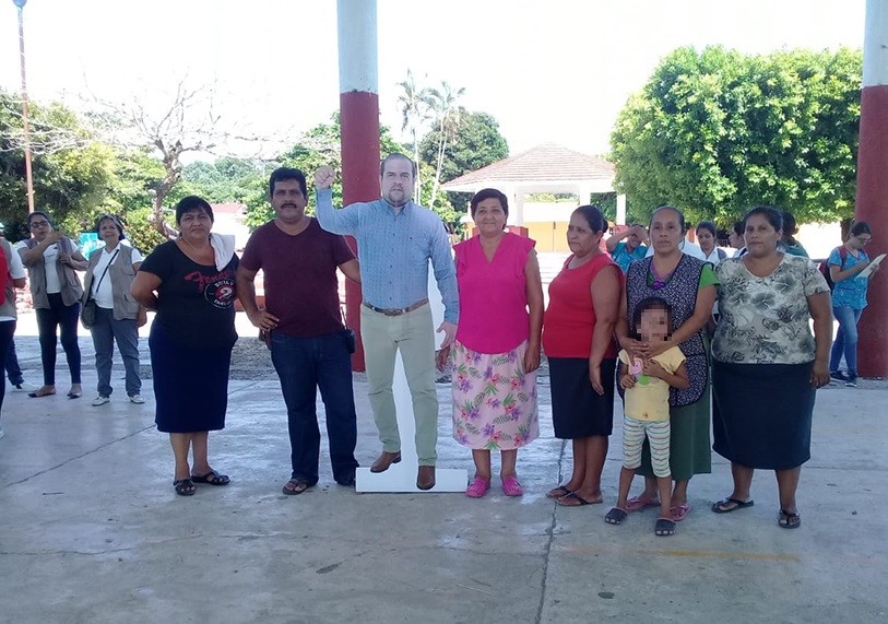 Un intendente manda una figura suya de cartón a los actos | Redes