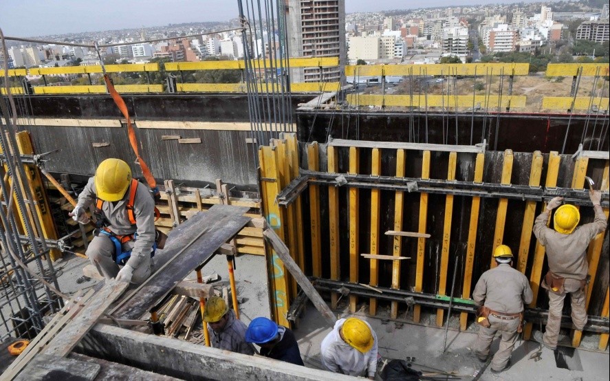 Revés judicial para el decreto que redujo las indemnizaciones por accidentes laborales | Política y economía