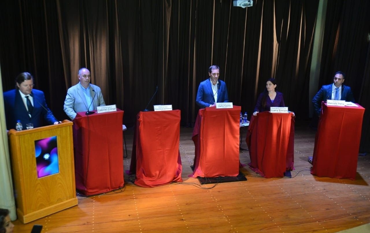 Cuatro candidatos y una silla vacía: así fue el debate a intendente en La Plata | Política y economía