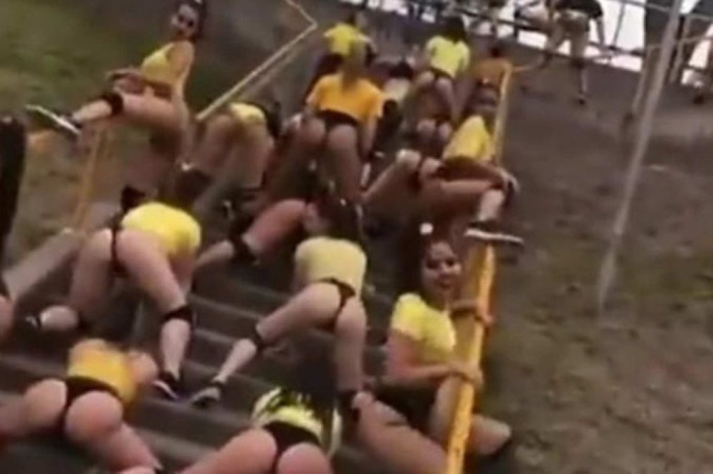 Polémica en la Universidad de Cuyo: un grupo de chicas realizó un baile "hot" en una escalera | Actualidad