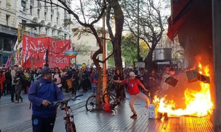 Liberaron a los detenidos de la protesta frente al Consulado de Chile | Actualidad
