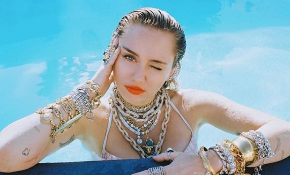 Las fotos de Miley Cyrus con remera blanca y sin corpiño: ¿pasan la censura de Instagram? | Espectáculos