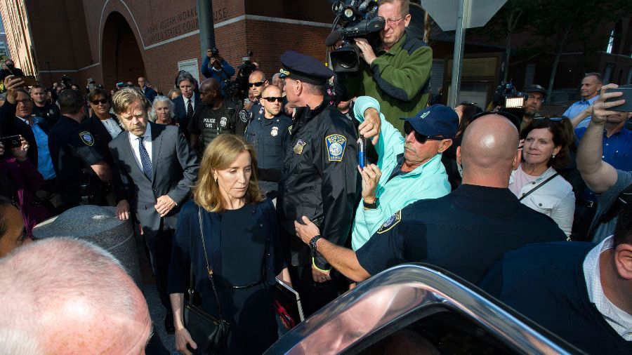 La actriz Felicity Huffman fue liberada poco antes de cumplir su condena | Espectáculos