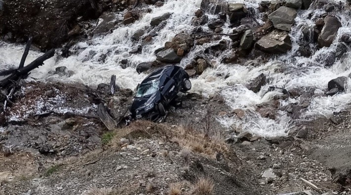 Un joven salvó su vida al saltar de su auto antes de caer a un barranco cuando iba a votar | Actualidad