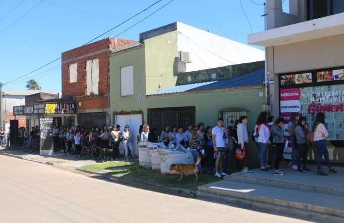 Una cola de 300 personas para cubrir dos puestos de trabajo en una mercería | Actualidad