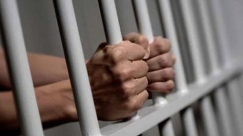 Condenaron a 22 años de prisión a un ex policía que abusó de sus dos hijastras | Actualidad