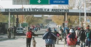 El Gobierno está "atento" al eventual impacto migratorio de la crisis de Bolivia | Política y economía