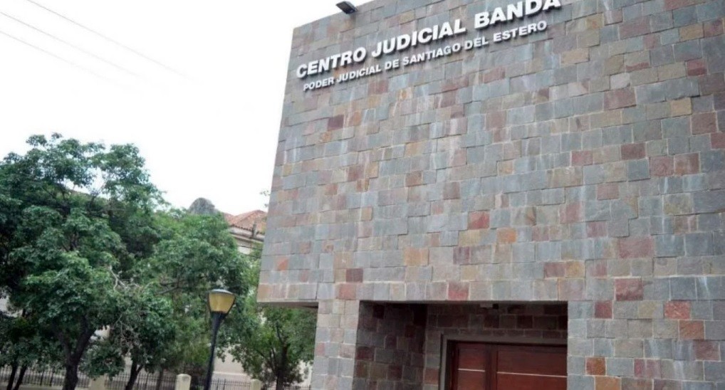 Violaba a su hijastra de 6 años mientras la llevaba a la escuela | Actualidad