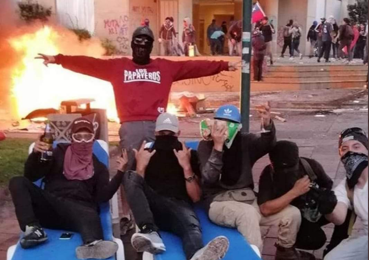 VIDEOS: incendiaron y saquearon un hotel en Chile | Internacionales