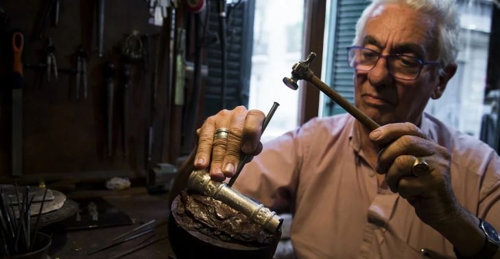 Quién hizo el bastón presidencial que recibirá Alberto Fernández en el traspaso | Política y economía