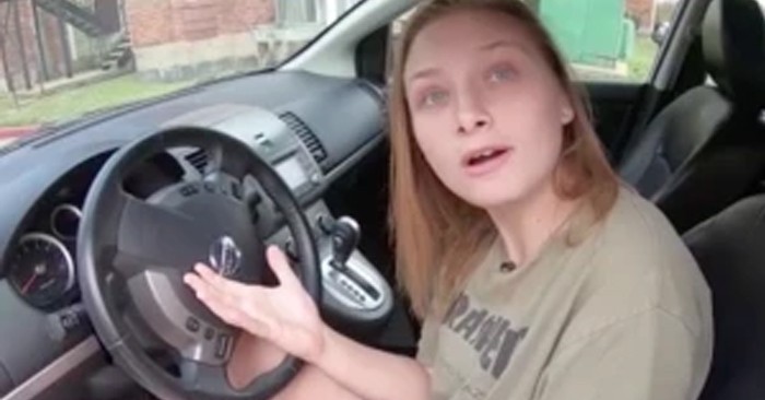 Le regalaron un auto a una camarera que caminaba 22 kilómetros para llegar al trabajo | Redes