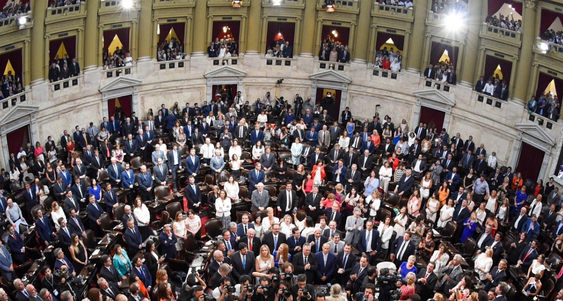 Envían ley de Solidaridad Social al Congreso: emergencia social, dólar turista y suba a jubilados | Política y economía