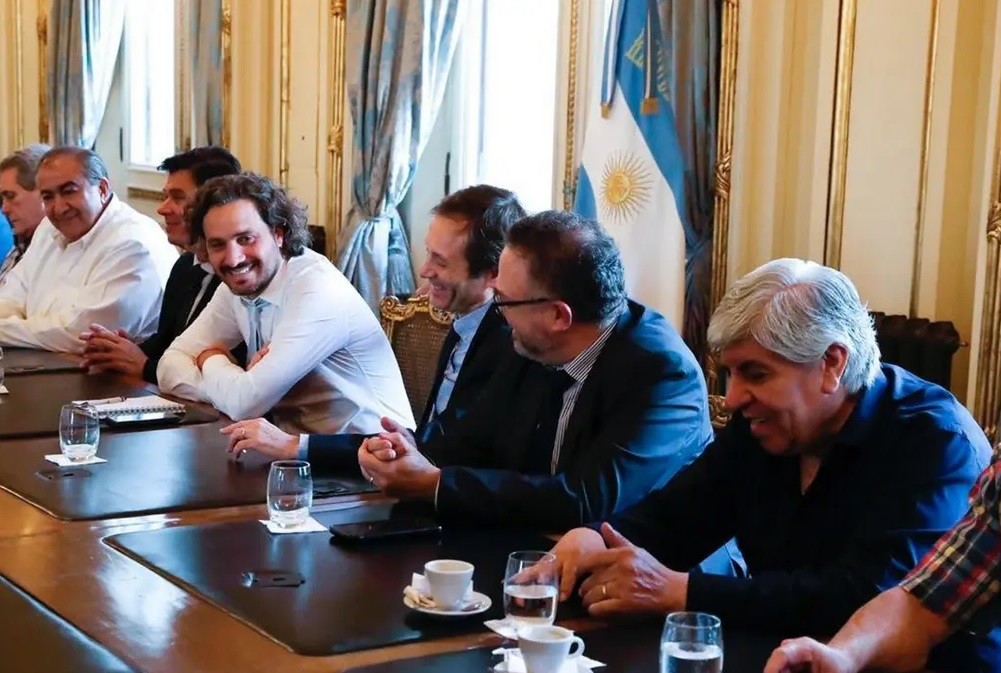 Aumento por decreto para trabajadores en enero: acuerdo del Gobierno con sindicatos | Economía