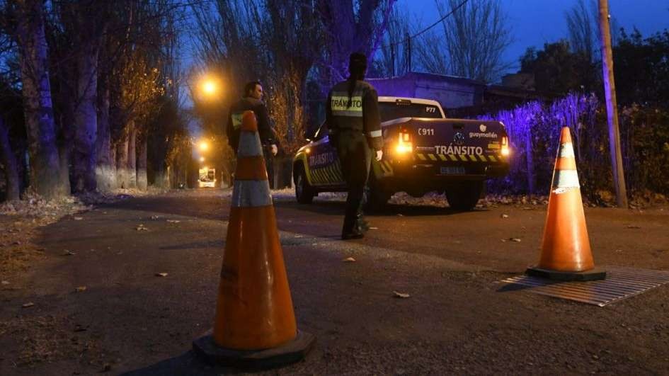 Mendoza: dos motociclistas murieron por la caída de árboles en medio de un temporal | Actualidad