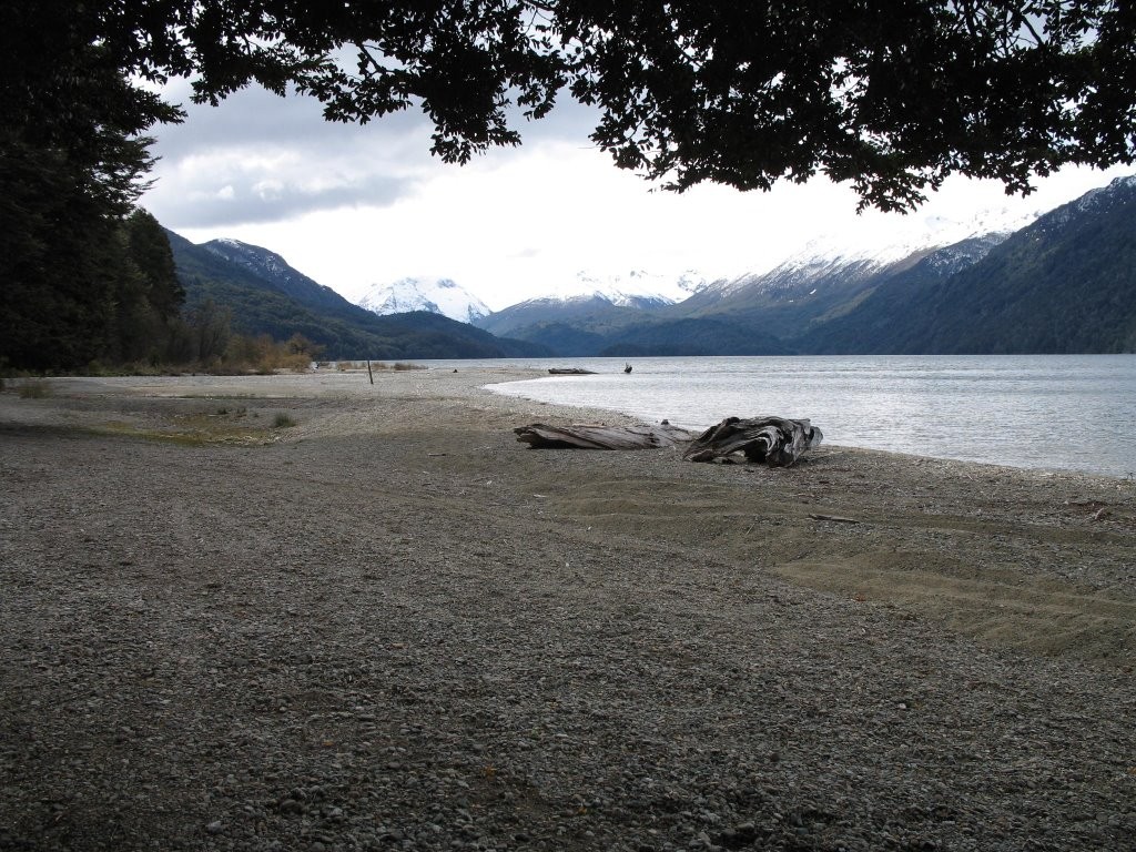 Bariloche: mapuches ocupan una playa y ya controlan 30 hectáreas | Actualidad