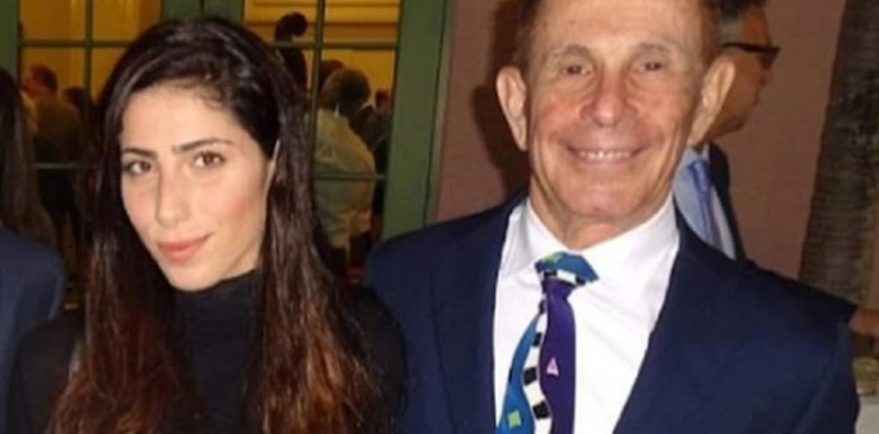 Ella tiene 26 y él 77, se casaron y eran felices: hasta que el hombre descubrió que lo estafó en miles de dólares | Curiosidades