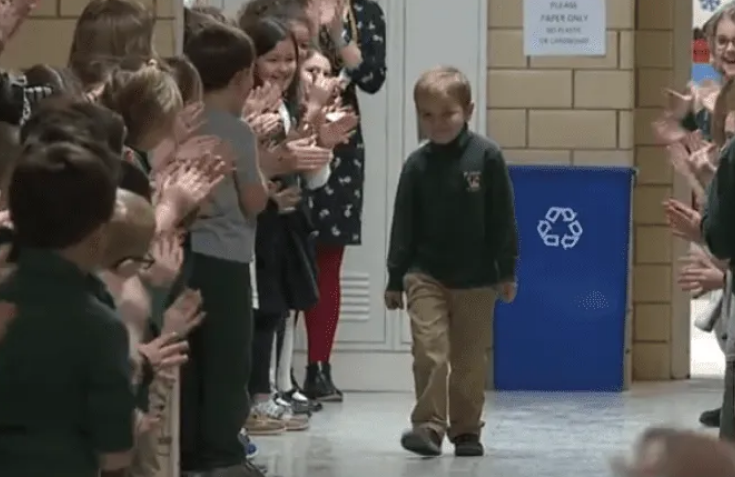 Video:así reciben en la escuela a un nene que se curó de un cáncer | Redes
