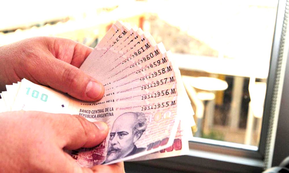 Oficializan el aumento salarial de 4.000 pesos a estatales nacionales | Política y economía