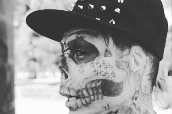 El hombre que se mutiló la nariz y las orejas para parecer una calavera | Curiosidades
