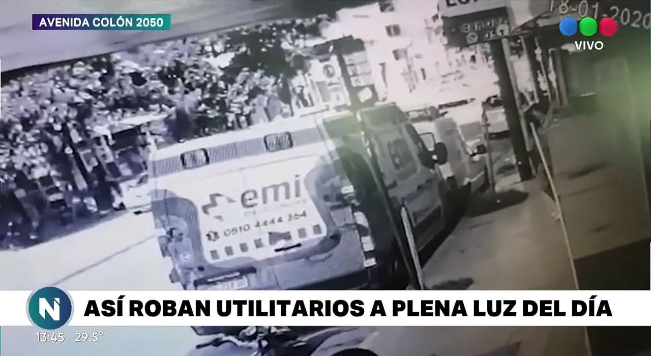 VIDEO: en menos de cinco minutos se llevaron una camioneta en Avenida Colón | Córdoba