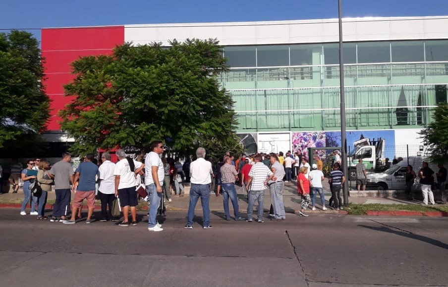 Taxistas reclaman por demoras para gestionar el Posnet | Córdoba