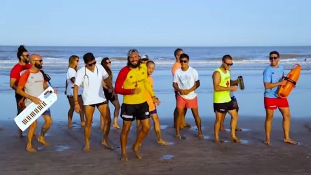 Cumbia: el desopilante video de los guardavidas para promover la práctica de RCP | Redes