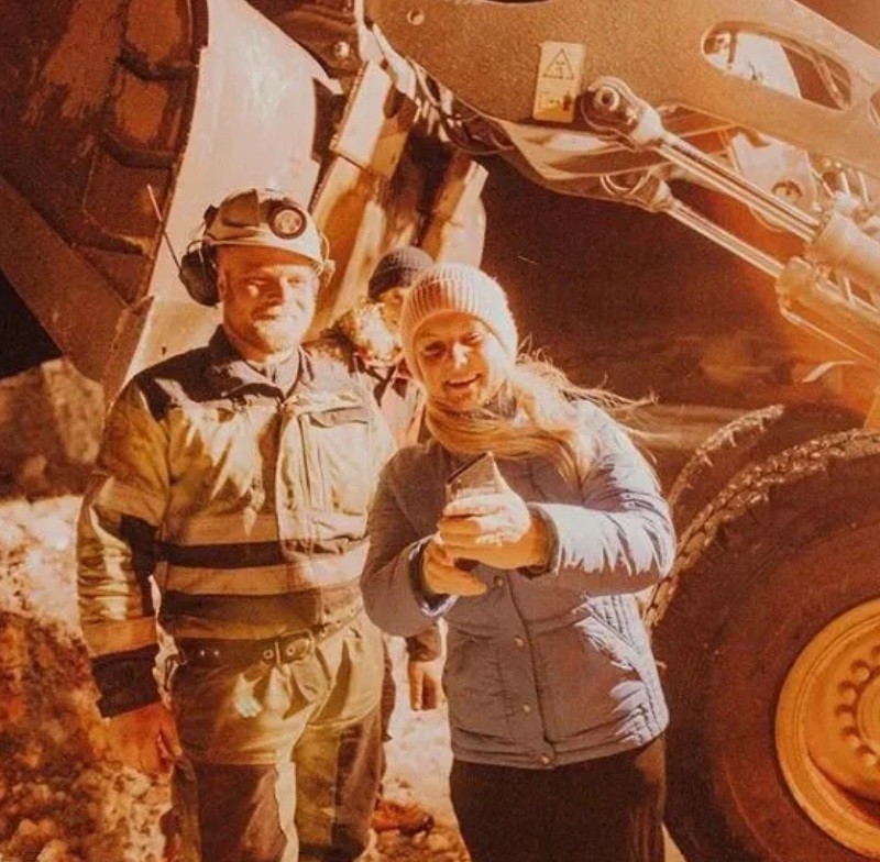 Quedó varada en medio de un camino peligroso y la salvó su cita de Tinder | Internacionales