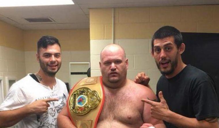 VIDEO: el brutal nocaut que sufrió un boxeador de más de 180 kilos | Actualidad