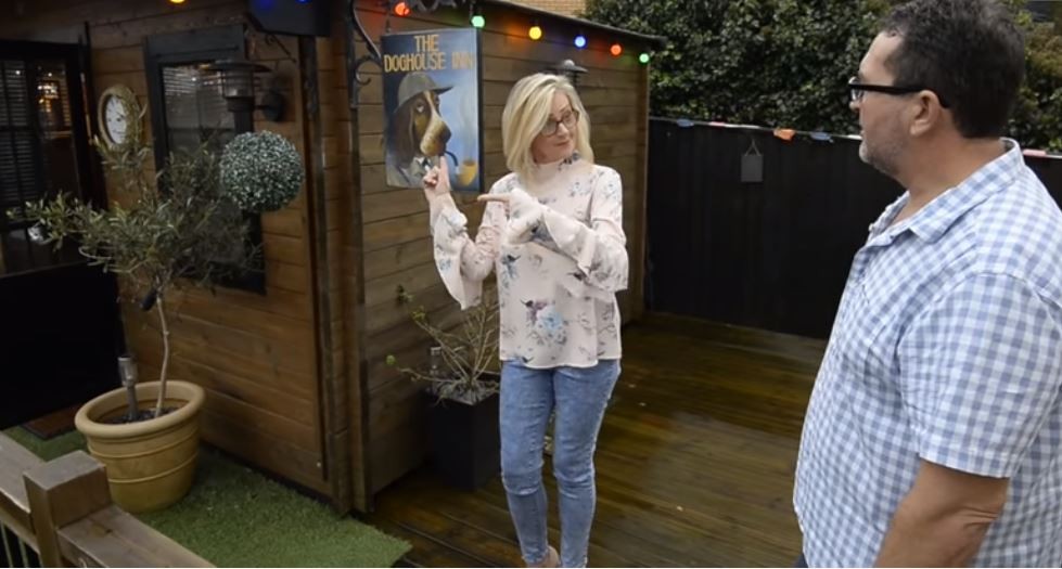 Mujer transformó su quincho en un bar para que su marido estuviera más tiempo en casa | Curiosidades