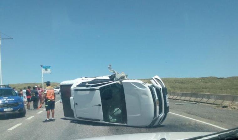 Otra vez en las Altas Cumbres: choque y vuelco con heridos | Córdoba