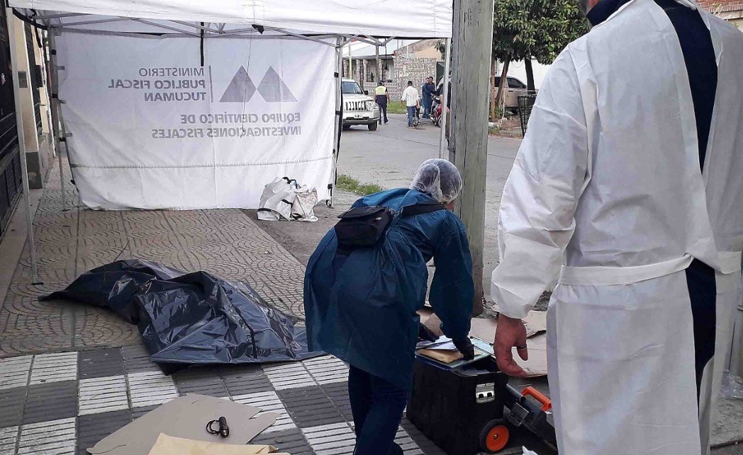 Un disparo y una llave cruz: misterioso crimen de un joven en plena calle de Tucumán | Actualidad